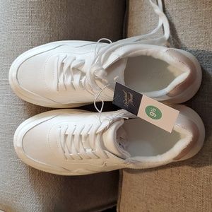 Universal thread white flora sneakers 9.5